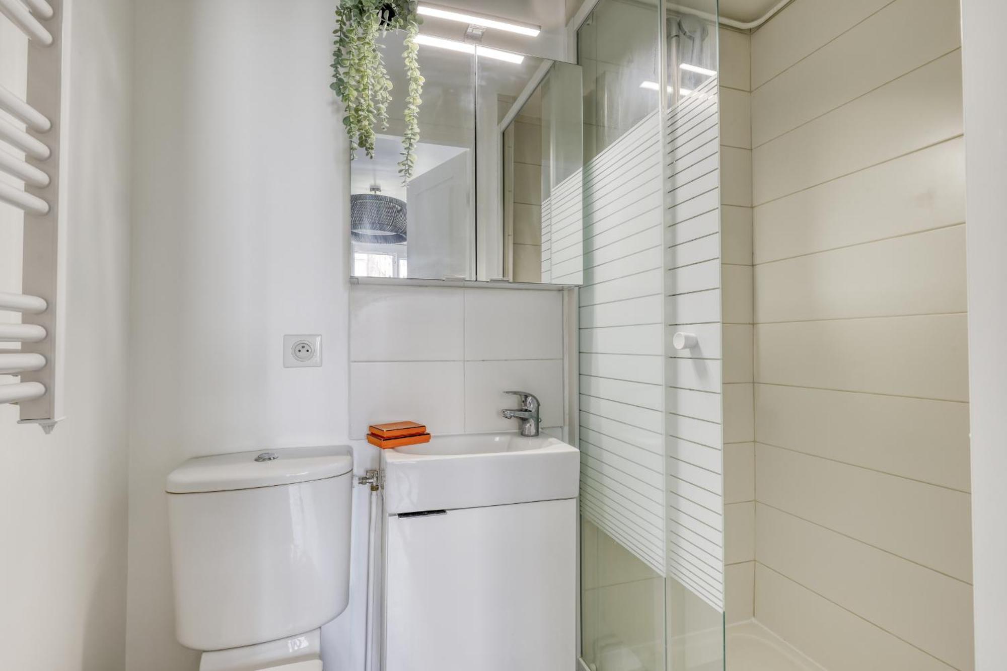 Branded New Cozy In The Heart Of 17 Paris