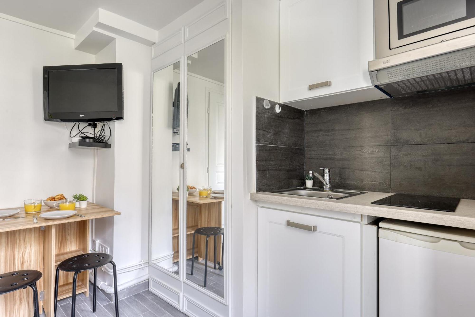 Branded New Cozy In The Heart Of 17 Apartment