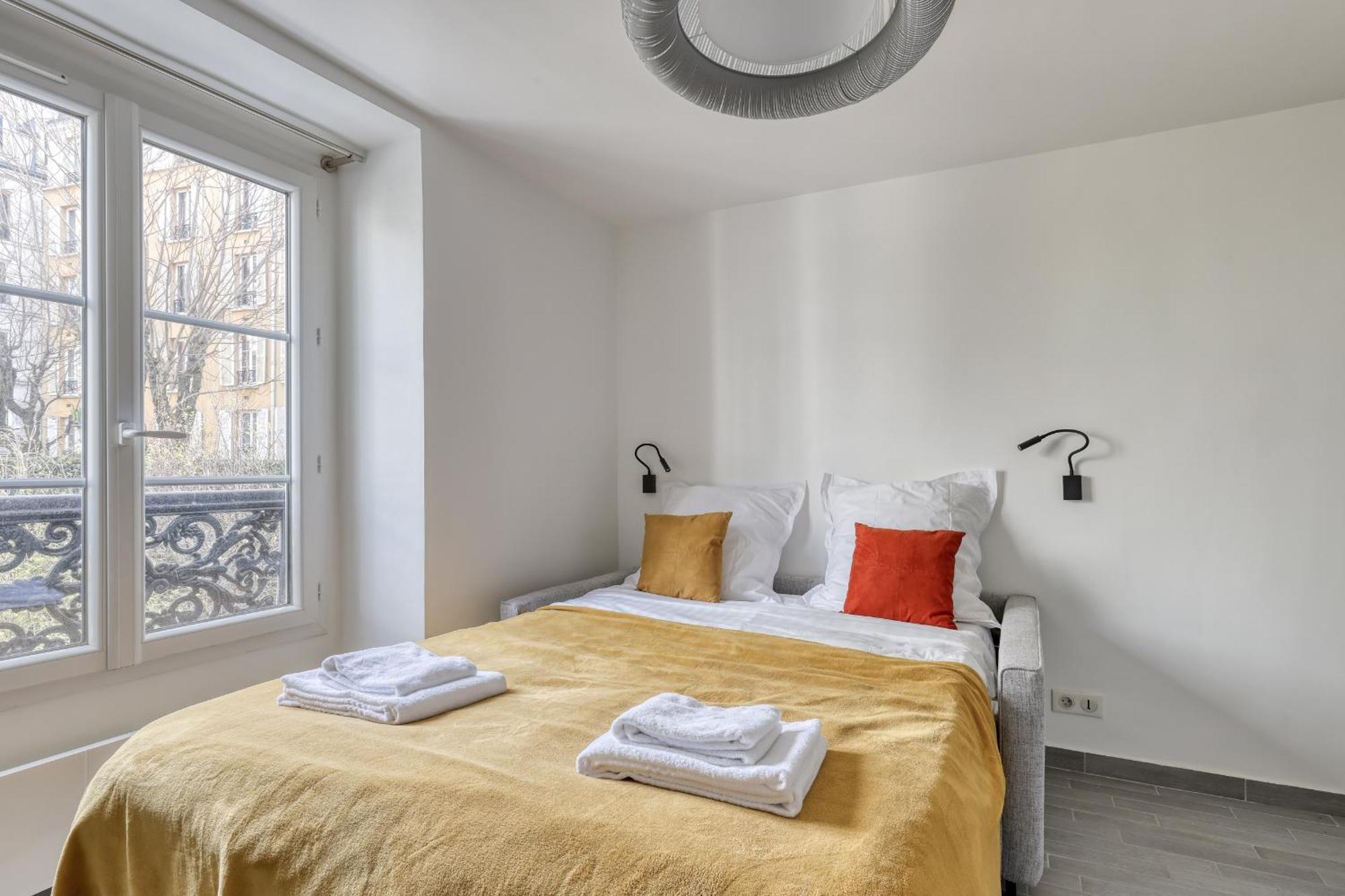 Branded New Cozy In The Heart Of 17 Paris